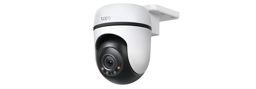 Caméra Tapo C510W installée dans un salon